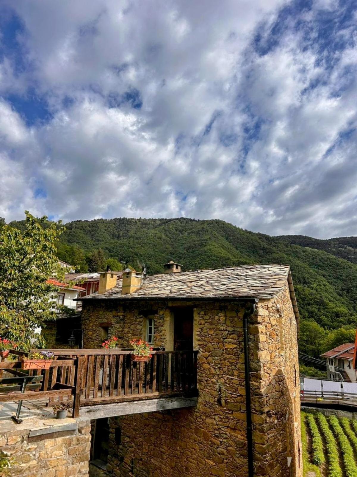 Rifugio Ca' Da Cardella Hotel Mendatica Luaran gambar